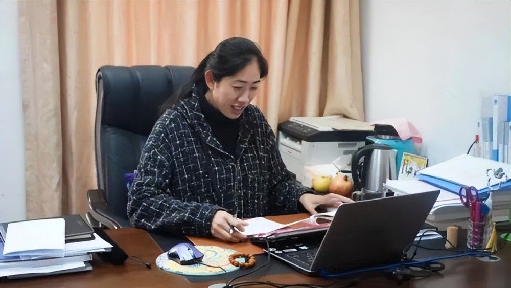 影片剧情围绕着小女孩Crow展开，由于她出生在不幸的黄昏之日，命运注定要她在11岁生日的午夜死去